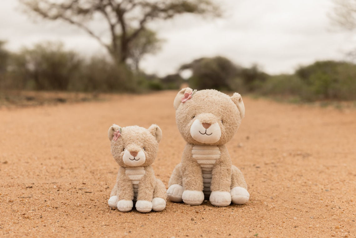 Little Dutch Safari Friends - Kuscheltier Löwin 17 cm GRS