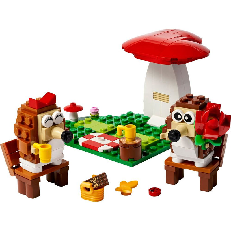 LEGO Seasonal Igel und ihr Picknick-Date 40711