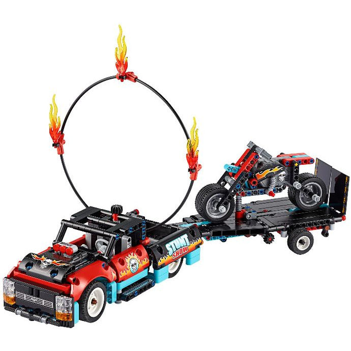Spectacle de cascades LEGO Technic avec camion et moto 42106